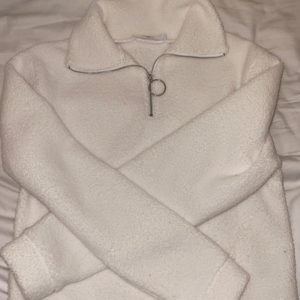 White pullover with cute zipper